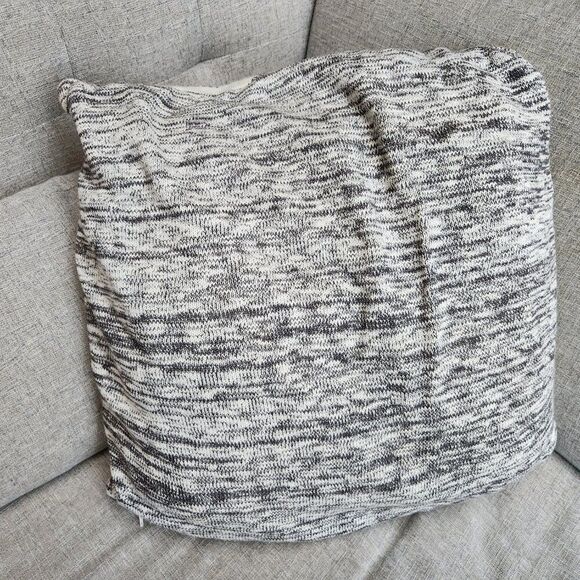 Grey & White knit pillow / 20x20 - Picture 2 of 2